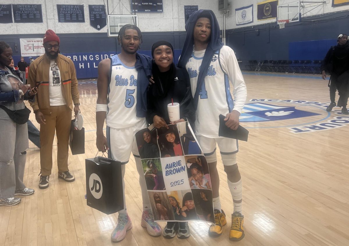 Seniors Kam Waters, Keni Williams, and Aurie Brown take a photo.