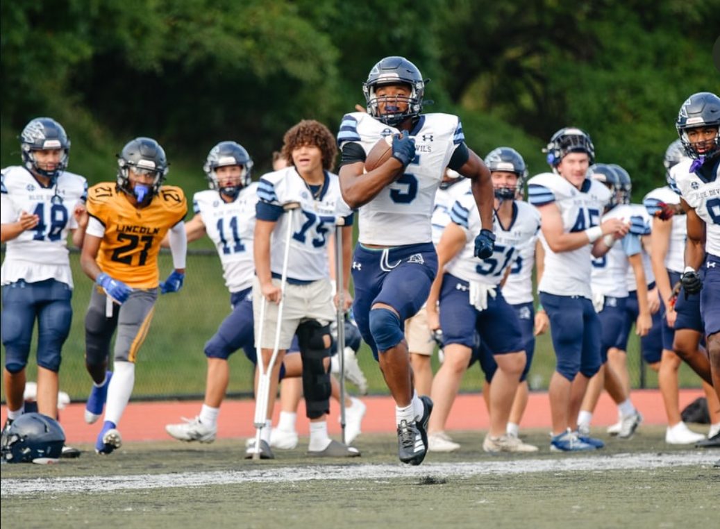 William Howard '28 takes a run all the way to the house against Lincoln.