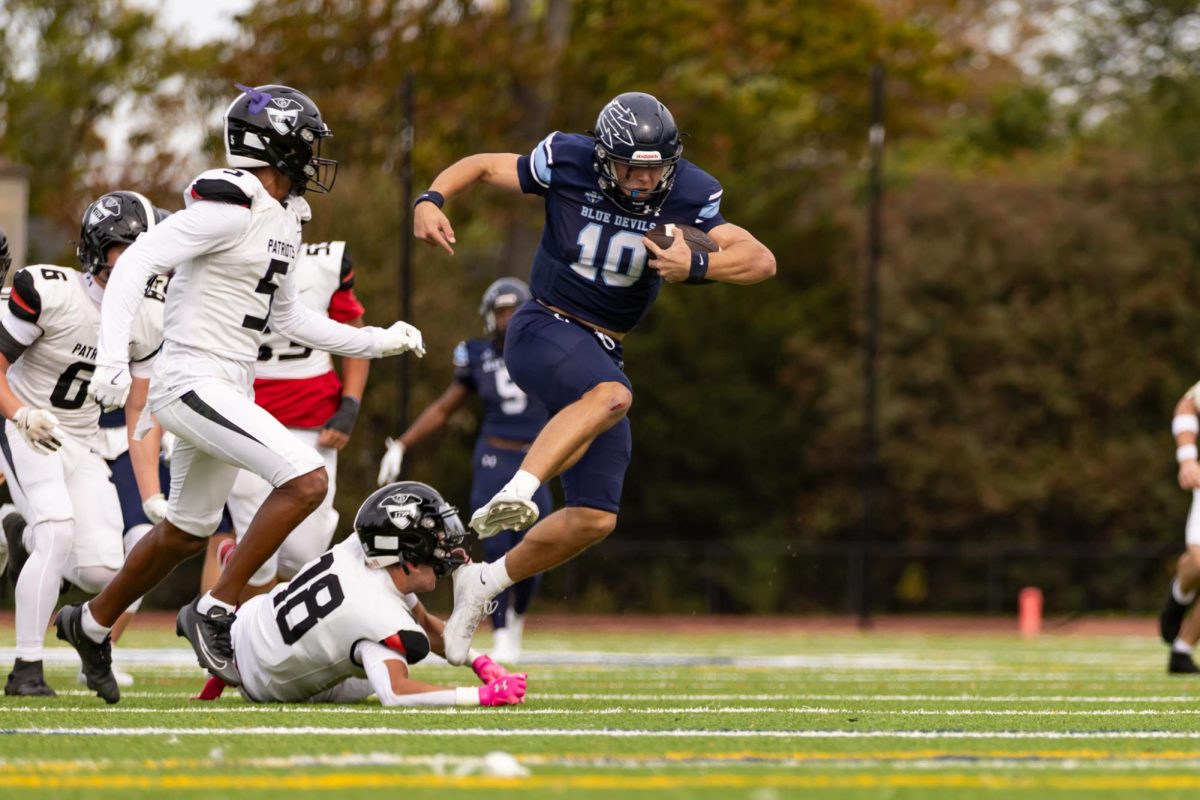Liam Zelman runs through defenders on his way to a touchdown.