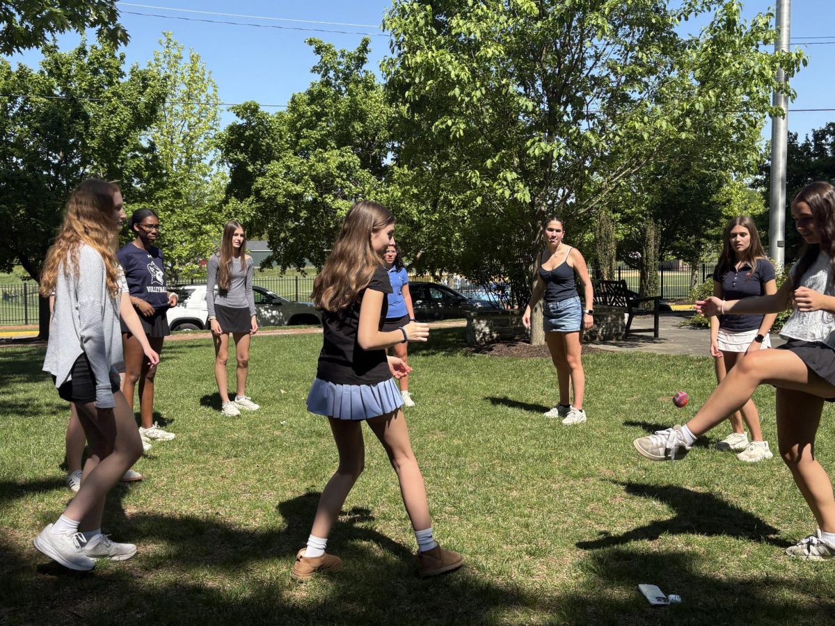 Girls playing sack in the courtyard 